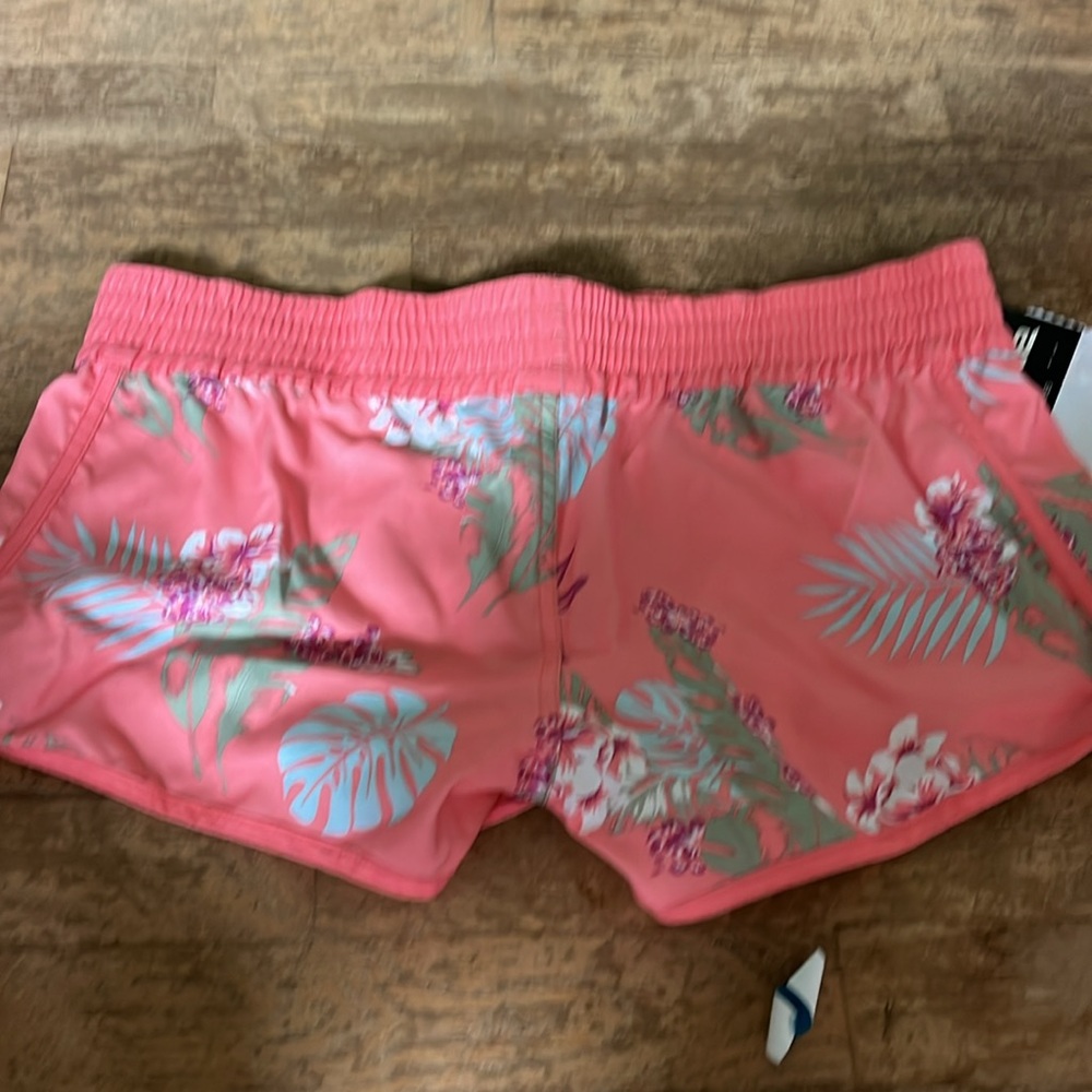 Dakine Women's Floral Pink Shorts - Picture 4 of 4